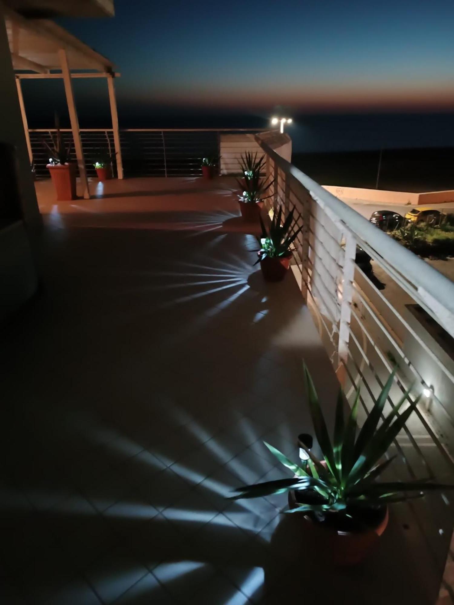 Armareaoverseassuites 1 فيوميتشينو المظهر الخارجي الصورة