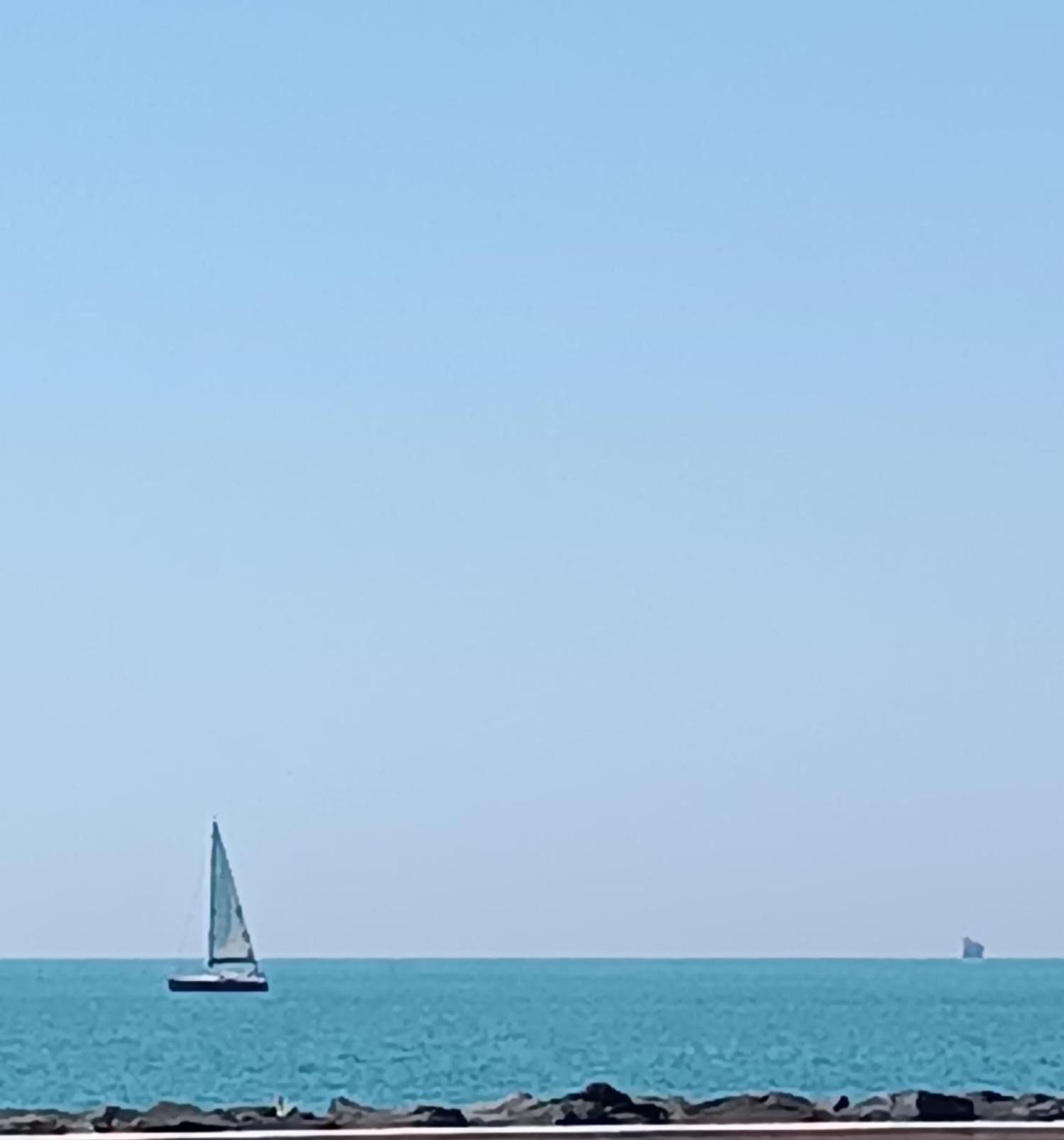 Armareaoverseassuites 1 فيوميتشينو المظهر الخارجي الصورة