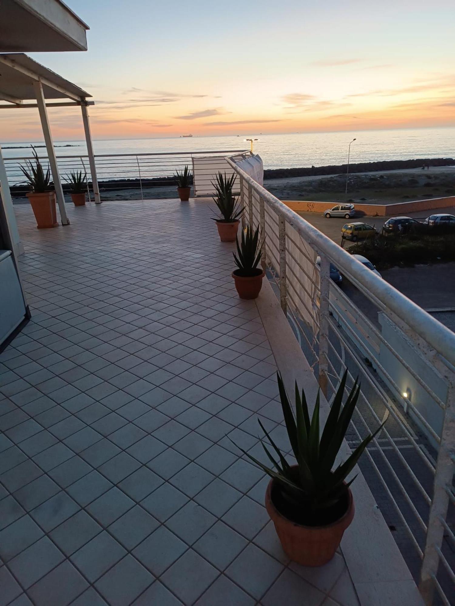 Armareaoverseassuites 1 فيوميتشينو المظهر الخارجي الصورة